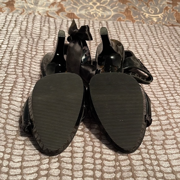 Fabulicious Lip-115 bow black patent leather and satin stiletto heels 6.5 NWOT - Picture 8 of 11